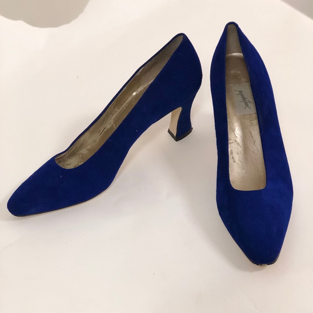 Vintage Jacquline Ferrar suede heels